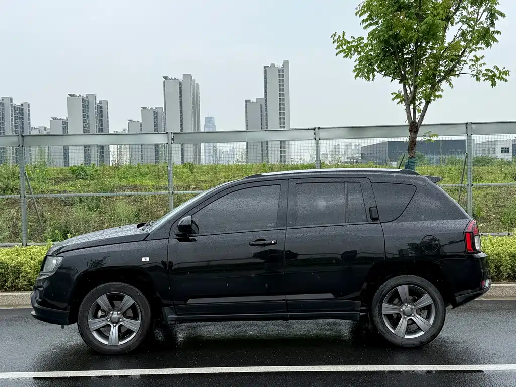 Compass (Import) Facelift 2.4 L 4 WD Comfort