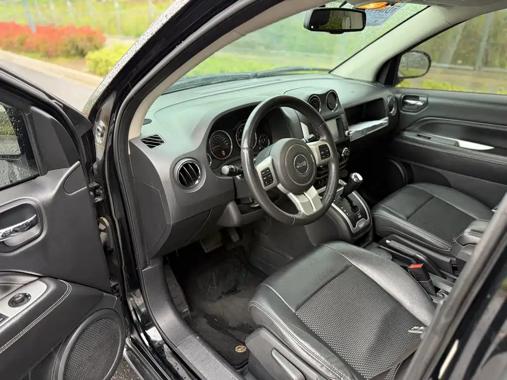 Compass (Import) Facelift 2.4 L 4 WD Comfort
