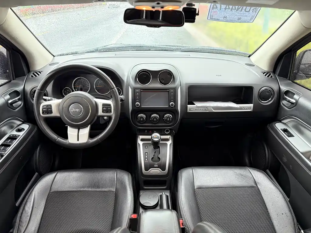 Compass (Import) Facelift 2.4 L 4 WD Comfort