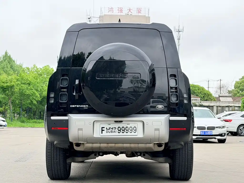 Land Rover Defender 130 3.0 T P400 HSE