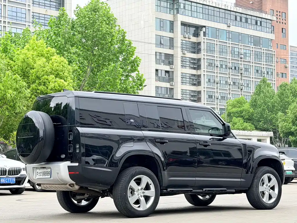 Land Rover Defender 130 3.0 T P400 HSE
