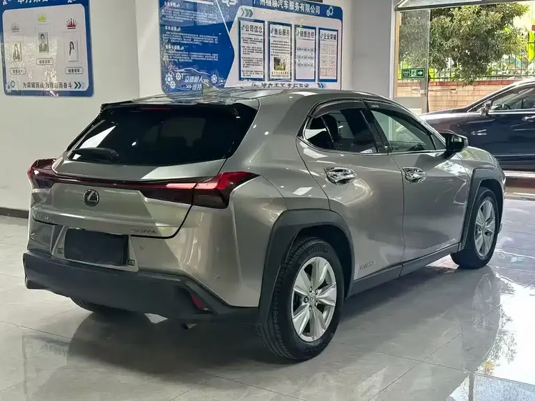 Lexus UX 260 h ·