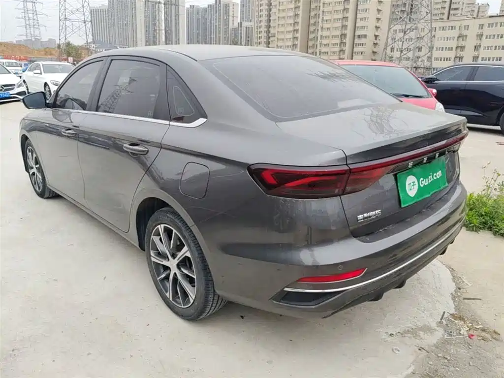 Emgrand 4 th Gen 1.5 L CVT Distinguished
