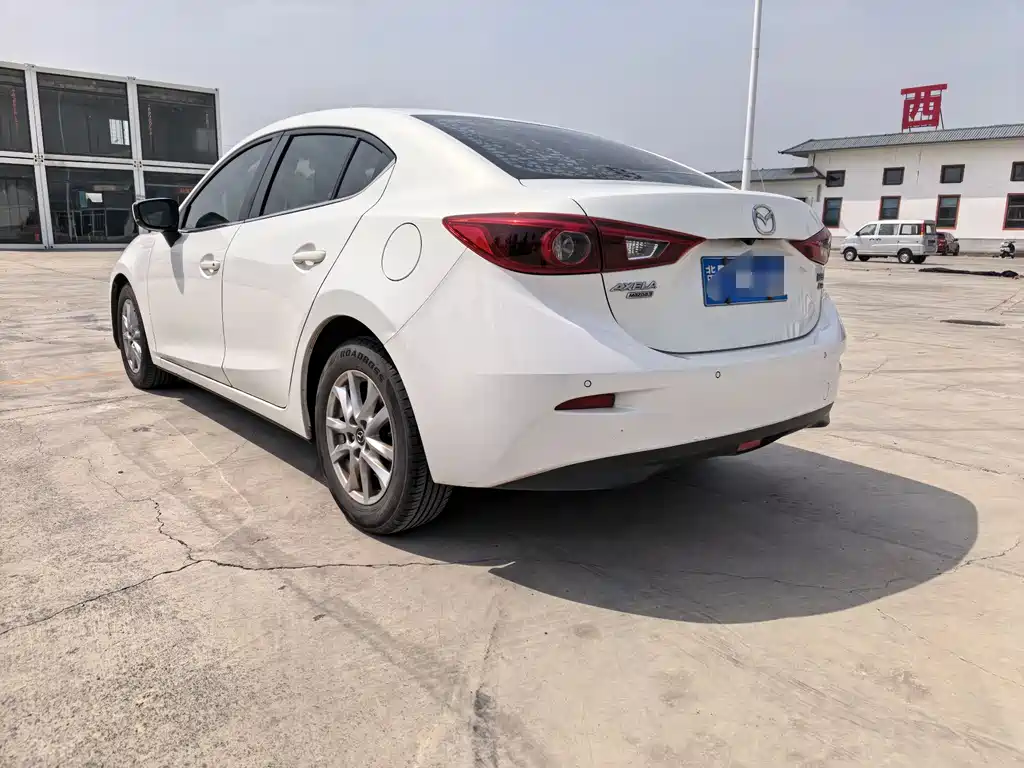 Mazda 3 Axela Sedan 1.5 L Auto Luxury CN-V