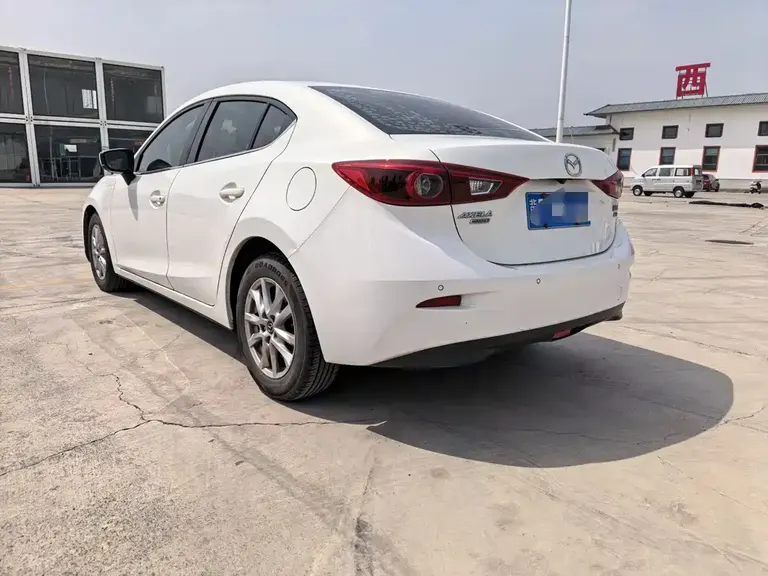 Mazda 3 Axela Sedan 1.5 L Auto Luxury CN-V