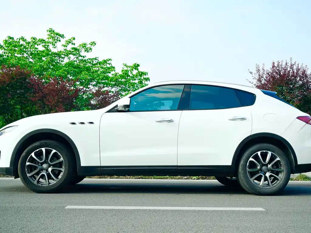 Levante 3.0 T Standard