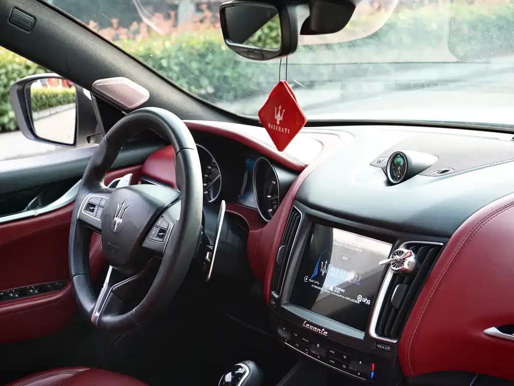 Levante 3.0 T Standard