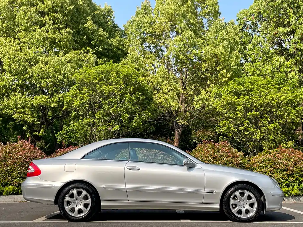Mercedes-Benz CLK-Class CLK 240 Sports Car
