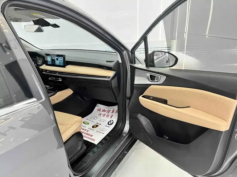 Wuling Jiachen 1.5 T CVT Premium Flagship