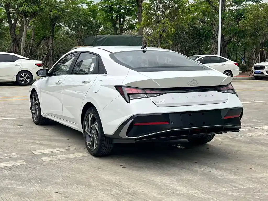 Elantra 1.5 L CVT GLX Elite