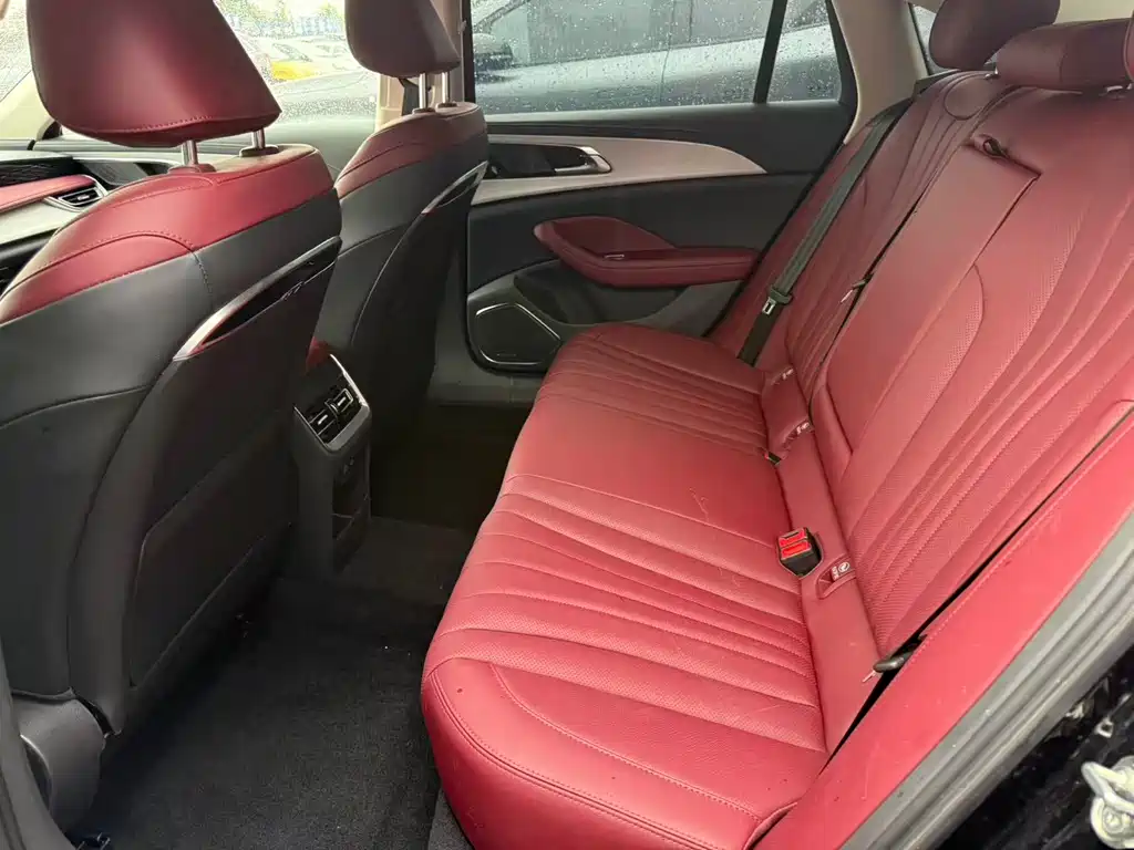 Hongqi H5 1.5 T DCT Shadow