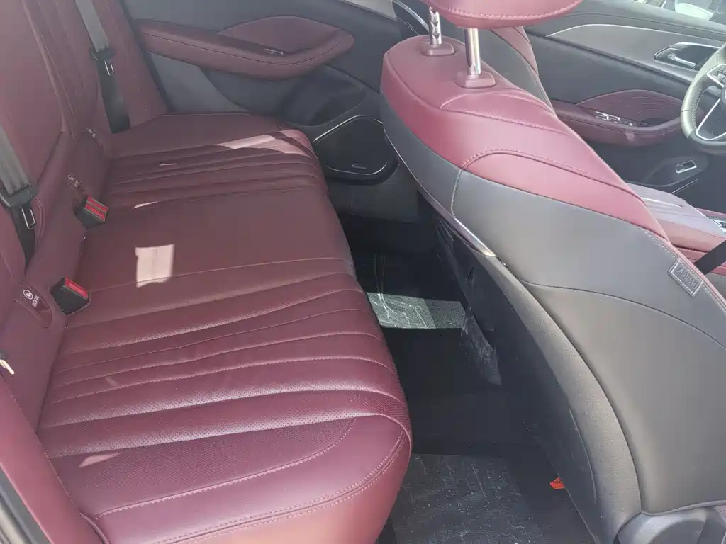 Hongqi H5 2.0 T Auto Connected Flagship