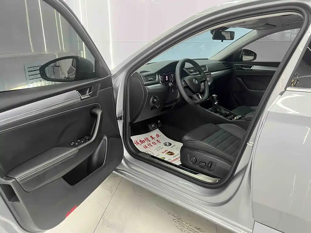 Superb Facelift TSI280 DSG Premium