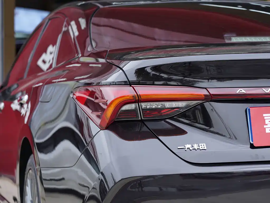 Avalon 2.0 L XLE Premium CN-VI