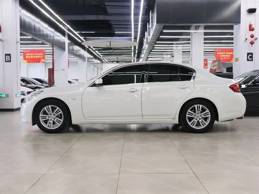 Infiniti G Series G25 Sedan Luxury Sport