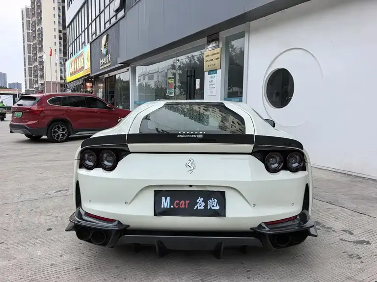 Ferrari 812 6.5 L Superfast