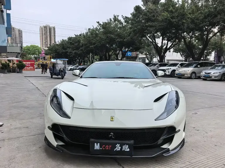 Ferrari 812 6.5 L Superfast