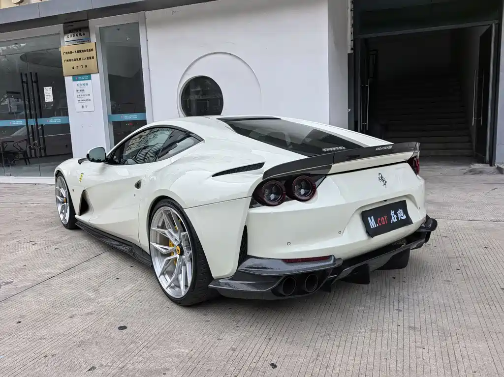 Ferrari 812 6.5 L Superfast
