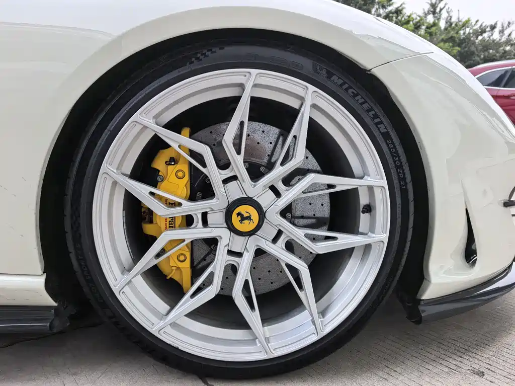 Ferrari 812 6.5 L Superfast