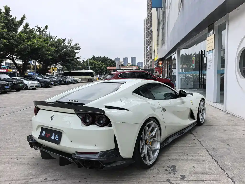Ferrari 812 6.5 L Superfast