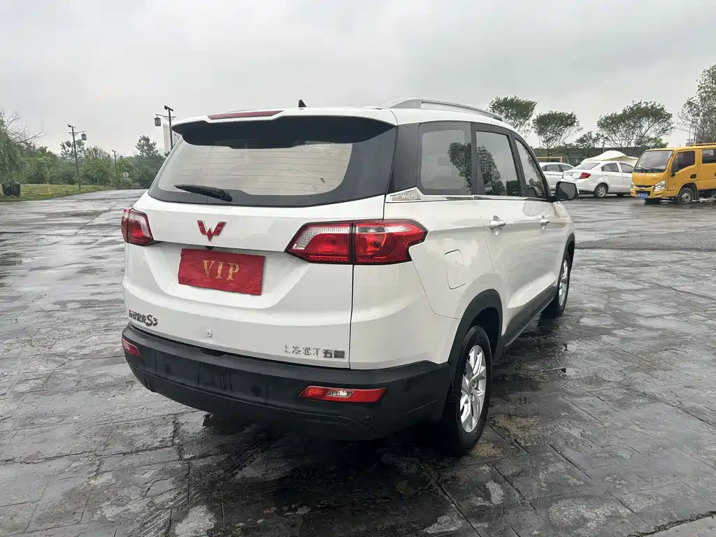 Wuling Hongguang S3 Auto Clutch 1.5 L Manual Luxury CN-V