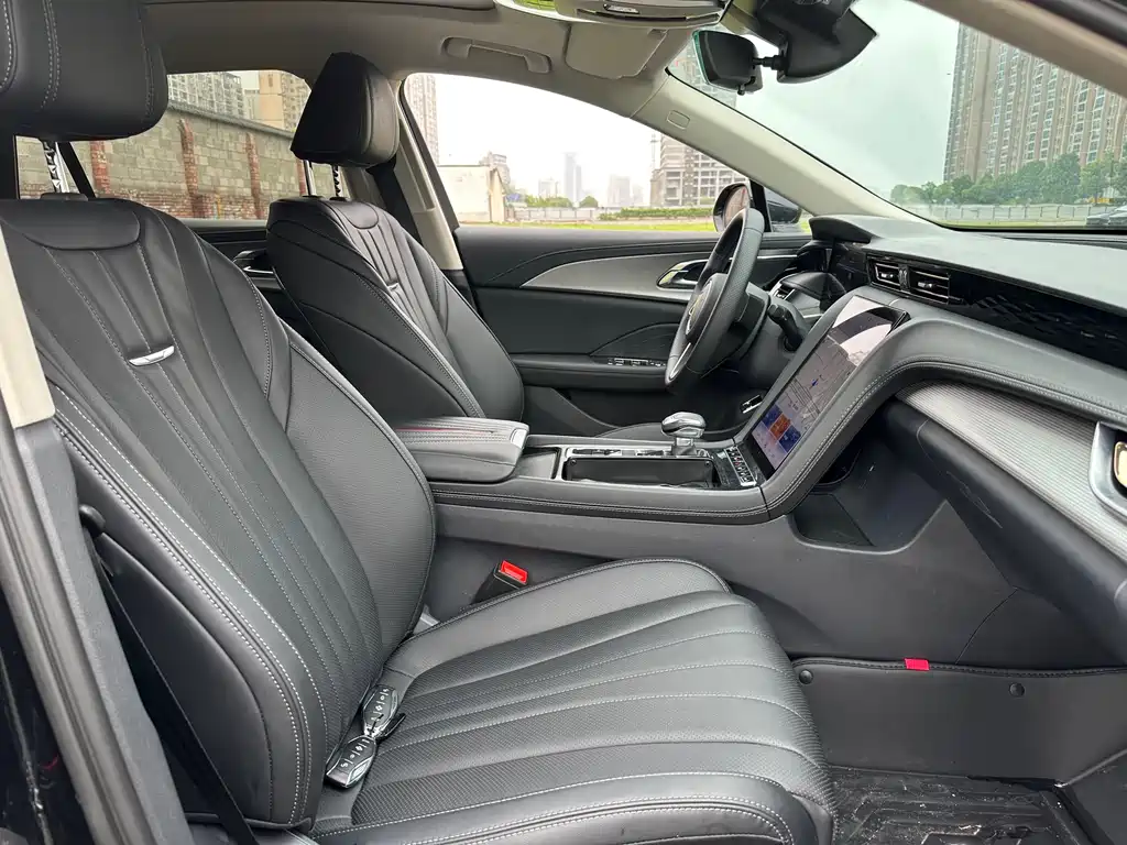 Hongqi H5 1.5 T DCT Connected Flagship Joy
