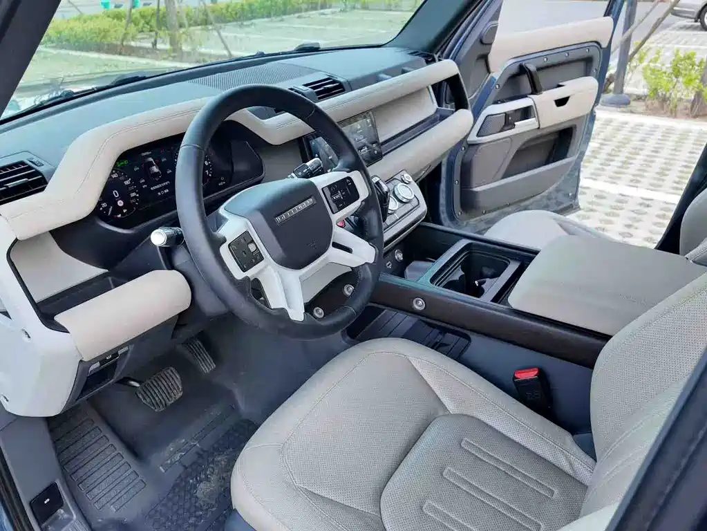 Land Rover Defender 110 P400 SE