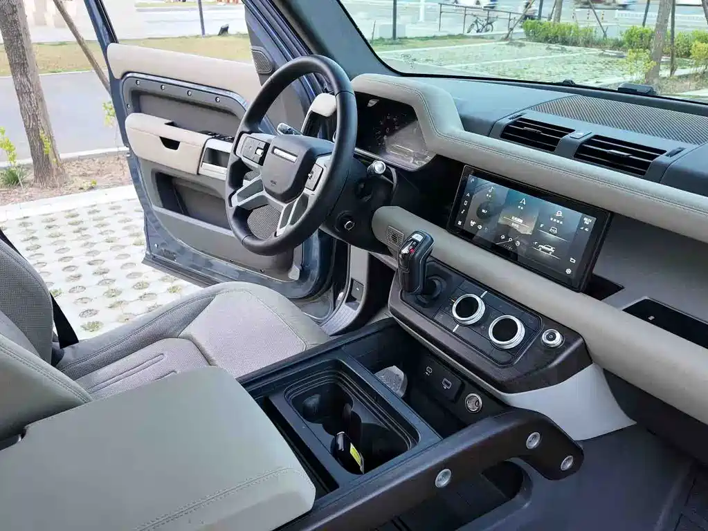 Land Rover Defender 110 P400 SE