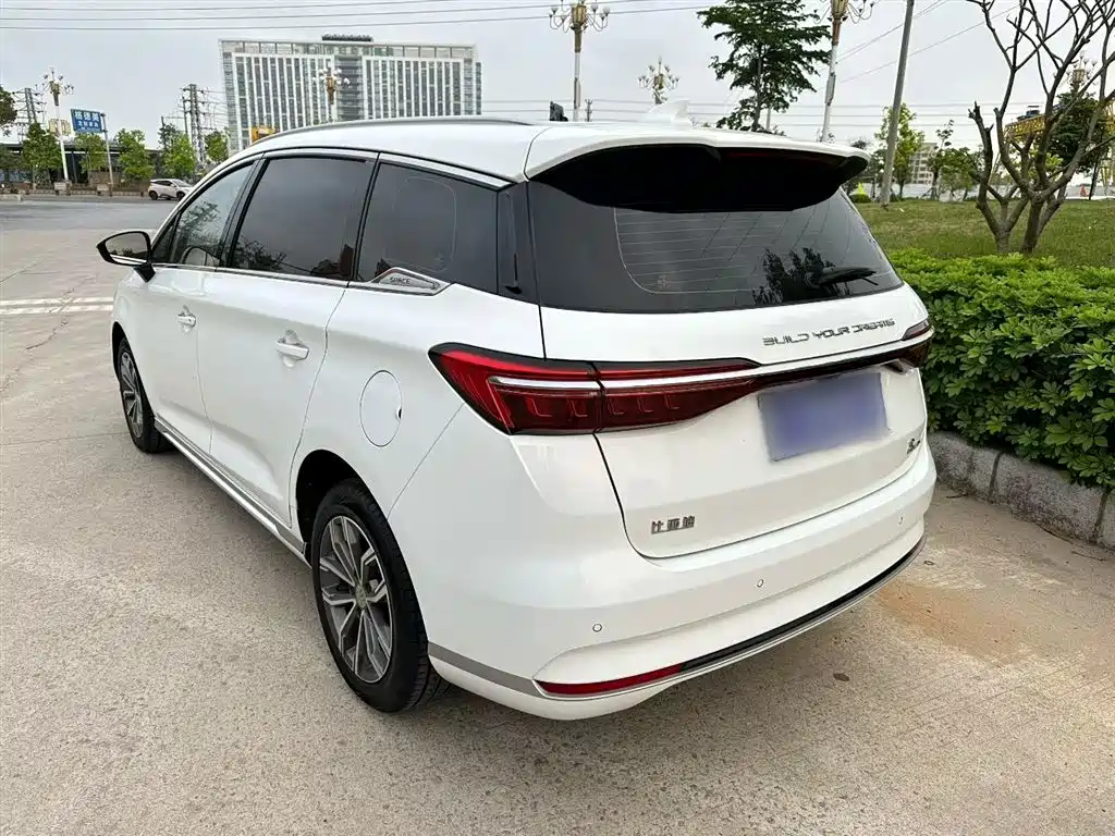 Song MAX Upgraded 1.5 T Auto Luxury 6-seat