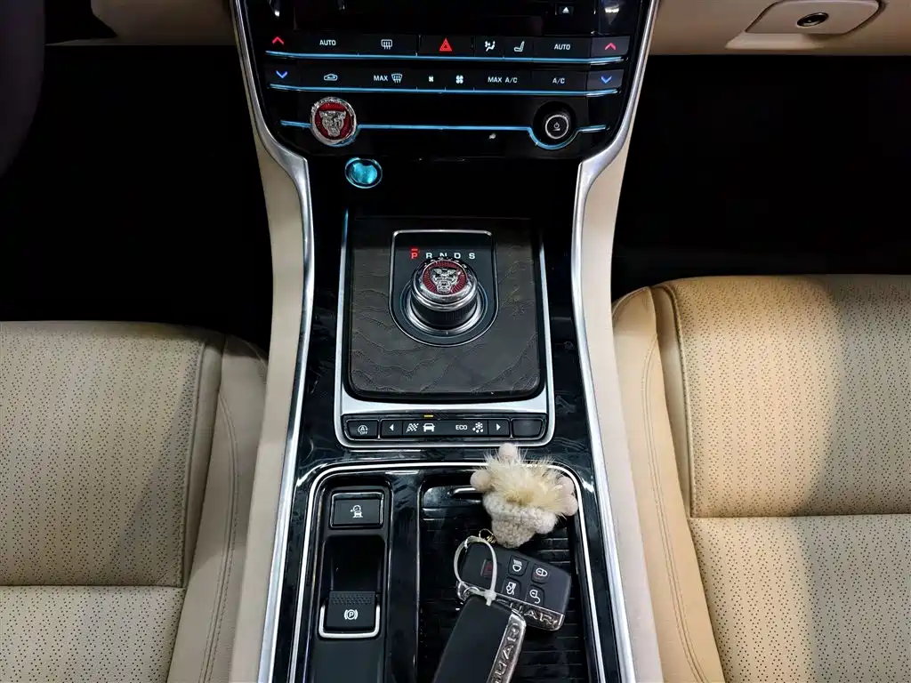 Jaguar XFL XFL 2.0 T 250 PS Luxury