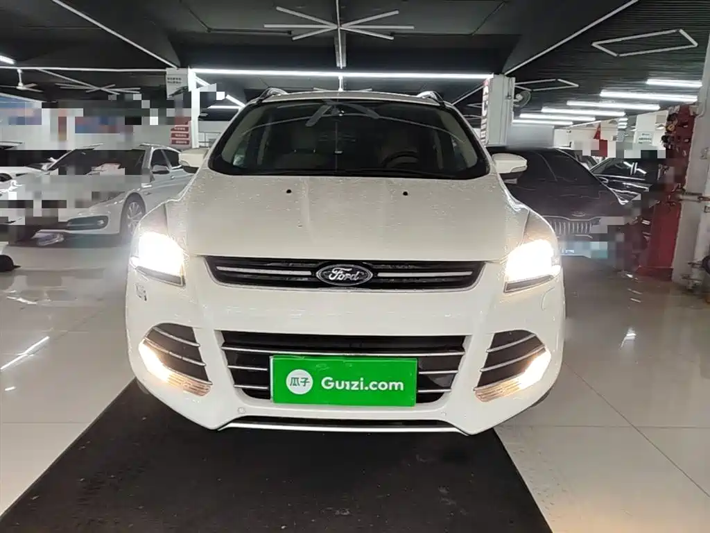 Kuga 2.0 L GTDi 4 WD Distinguished