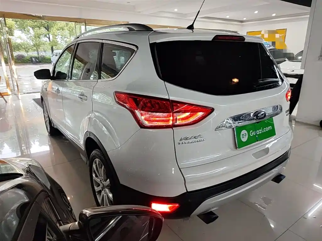 Kuga 2.0 L GTDi 4 WD Distinguished