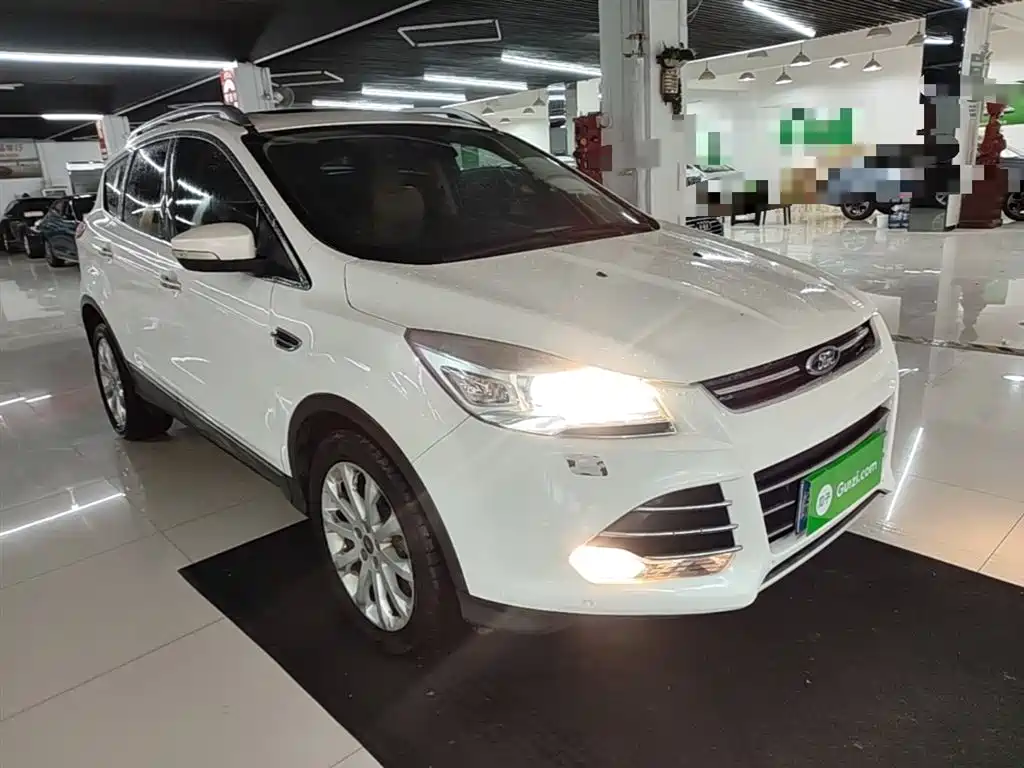 Kuga 2.0 L GTDi 4 WD Distinguished