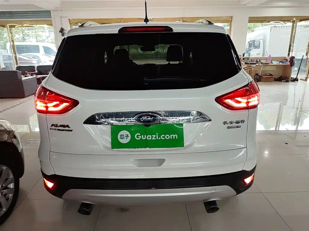 Kuga 2.0 L GTDi 4 WD Distinguished