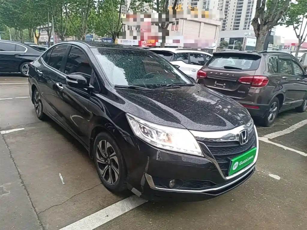 Crider 1.8 L CVT Luxury
