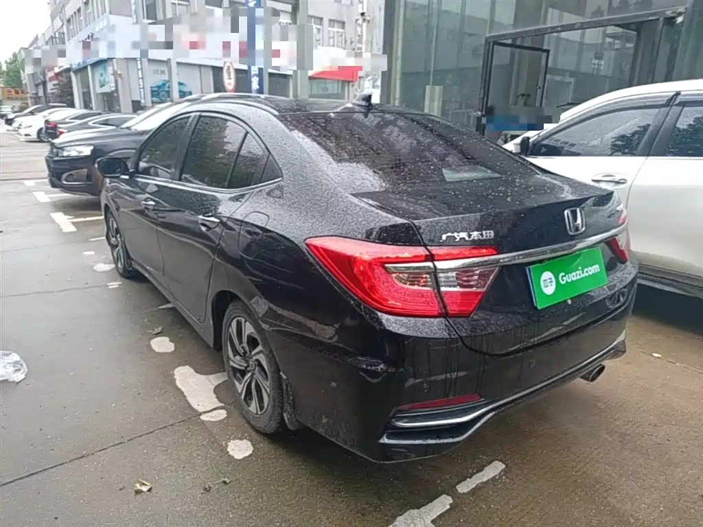 Crider 1.8 L CVT Luxury
