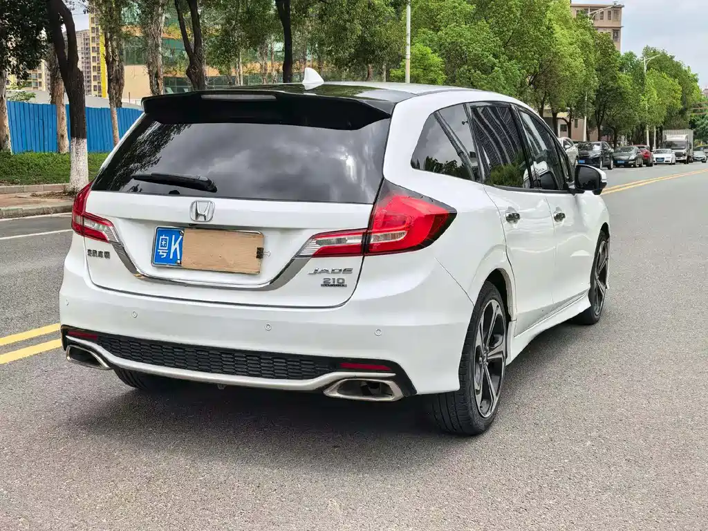 Jade 210 TURBO CVT Luxury 5-seat