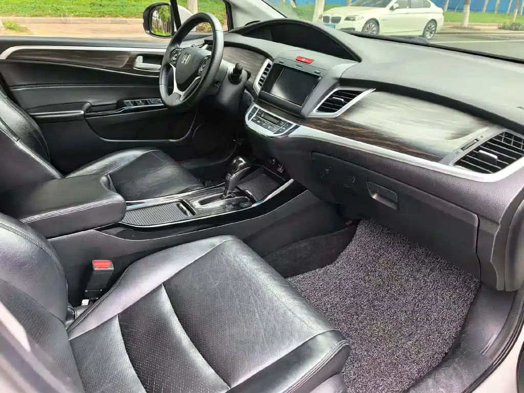 Jade 210 TURBO CVT Luxury 5-seat