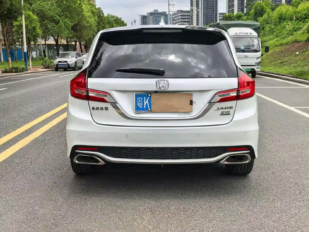 Jade 210 TURBO CVT Luxury 5-seat