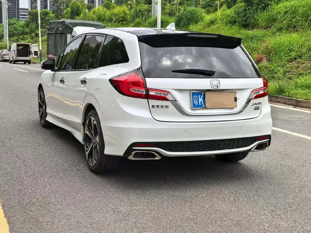 Jade 210 TURBO CVT Luxury 5-seat