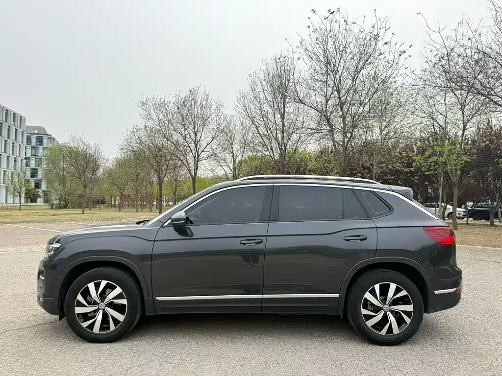 Tayron 330 TSI 2 WD Luxury CN-VI
