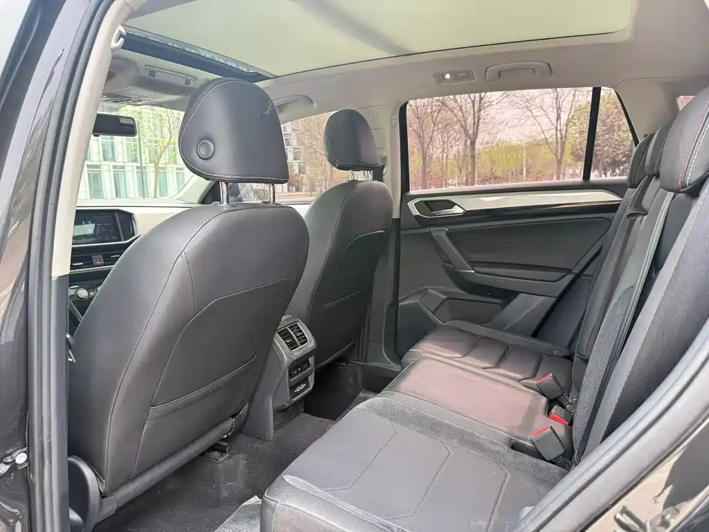 Tayron 330 TSI 2 WD Luxury CN-VI