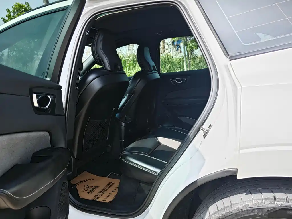 Volvo XC60 PHEV 沃尔沃XC60插电式混动 2019款 T8 E驱混动 智雅运动版 国VI