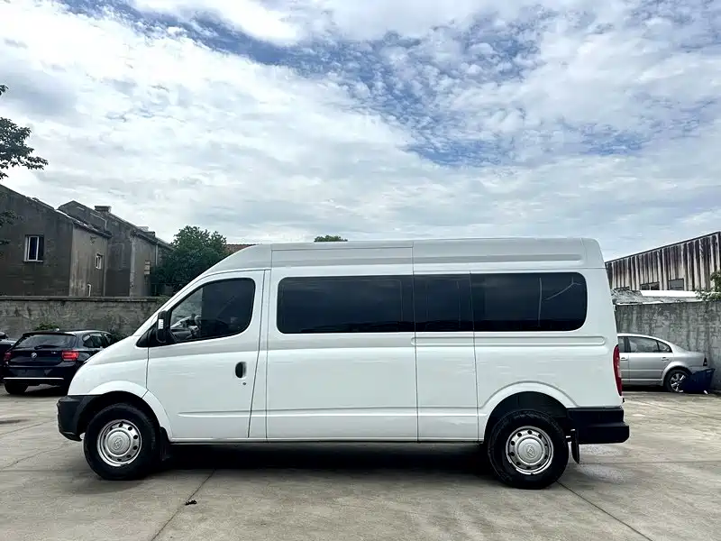 Xintu V80 2.5 T Classic6-speed Manual Aoyuntong Facelift LWB Mid Roof 7-seat