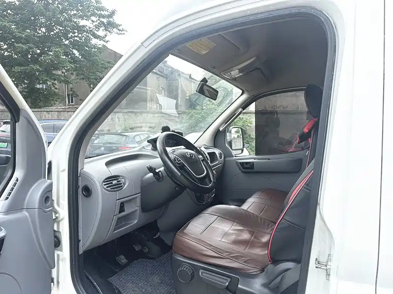 Xintu V80 2.5 T Classic6-speed Manual Aoyuntong Facelift LWB Mid Roof 7-seat