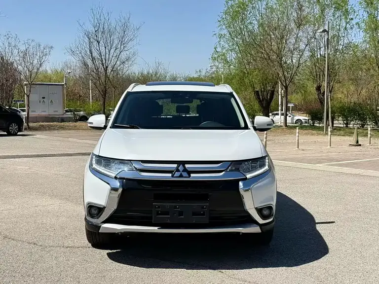 Mitsubishi Outlander 2.4 L 4 WD Elite 5-seat