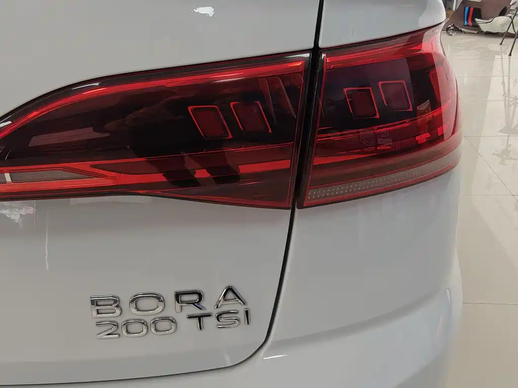 Bora 200 TSI DSG Joy Travel Navigation