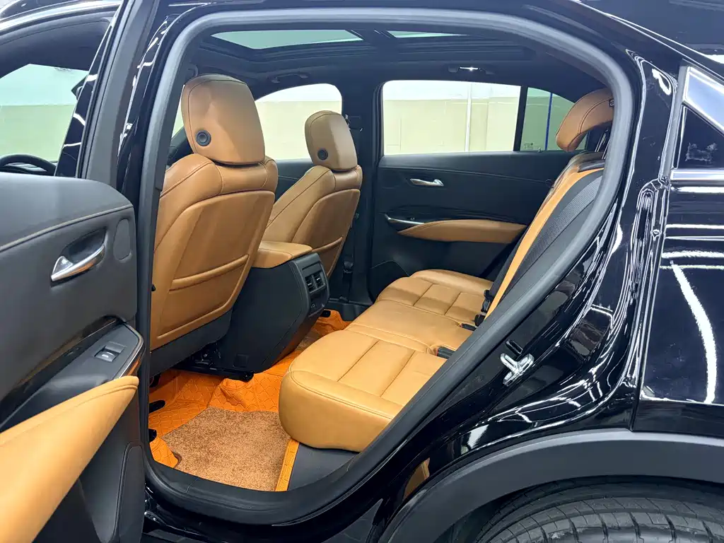 Cadillac XT4 凯迪拉克XT4 2022款 28 T 四驱尊贵型
