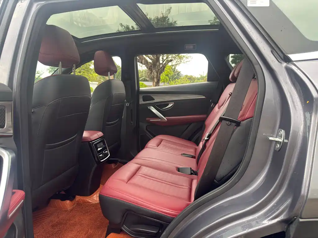 Jetour X70 PRO 1.5 T DCT Peanut 5-seat