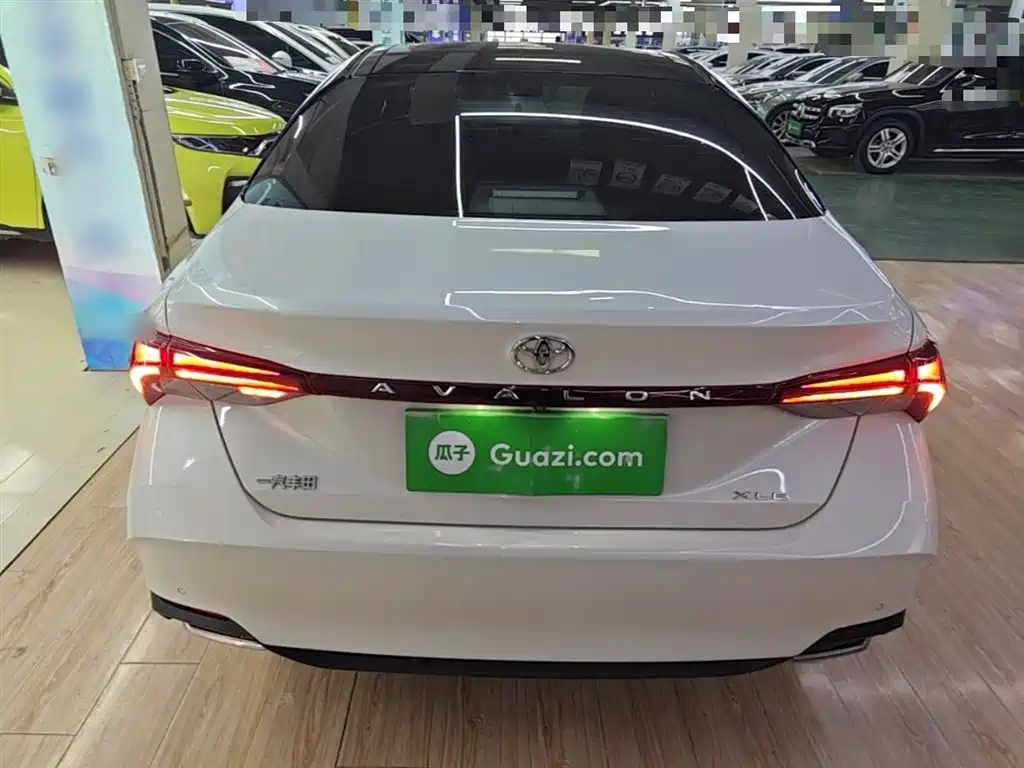 Avalon 2.0 L XLE Premium CN-VI
